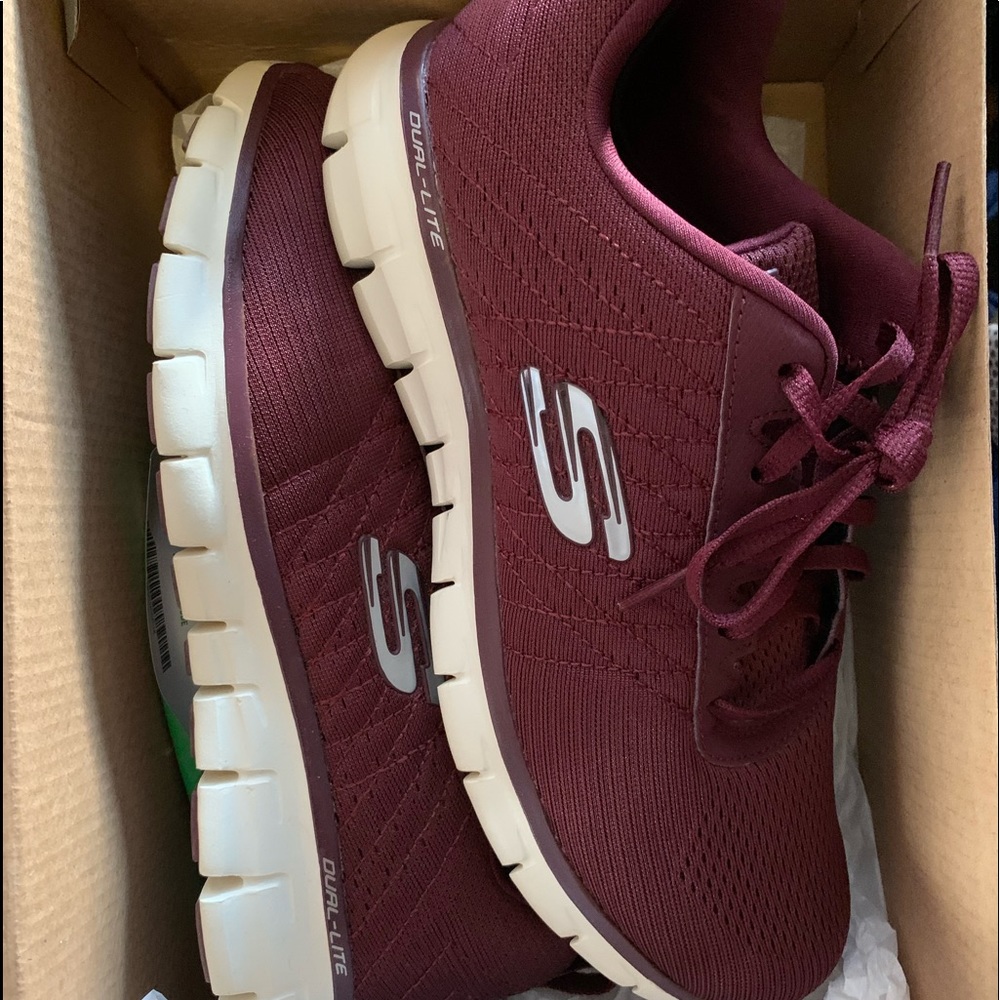 Skechers burgandy tennis shoes